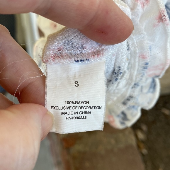 KENDALL & KYLIE WHITE FLORAL ROMPER LACE ACCENTS Size S GUC - Picture 8 of 12
